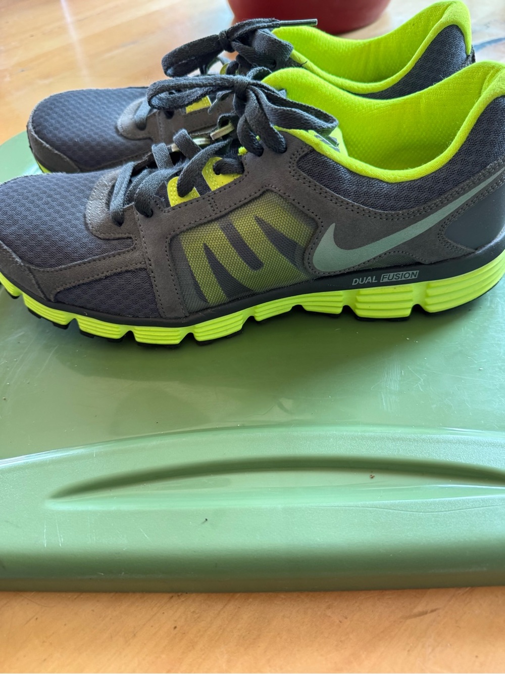 Nike dual fusion mens size 11 grey/bright green